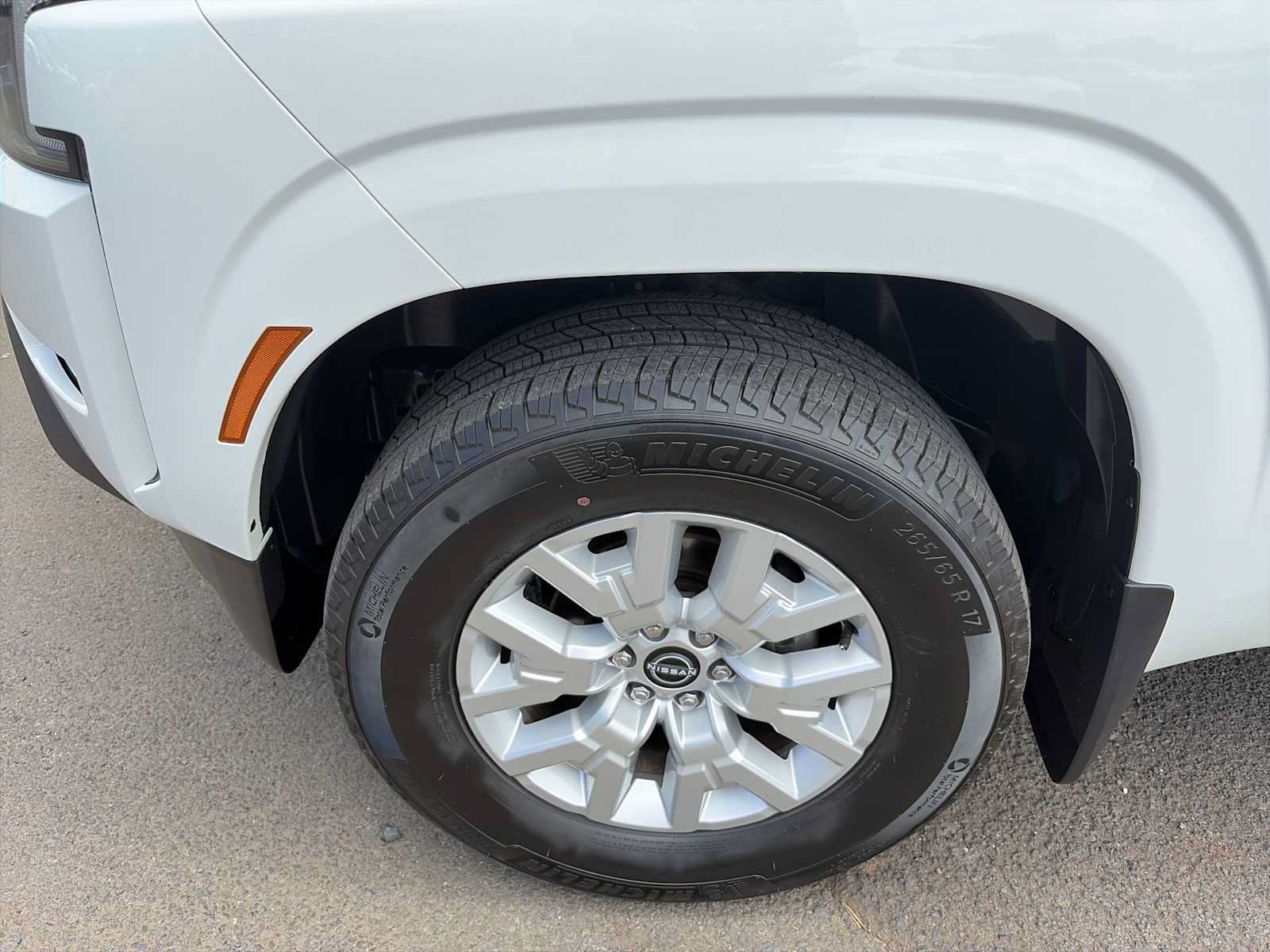 2024 Nissan Frontier SV
