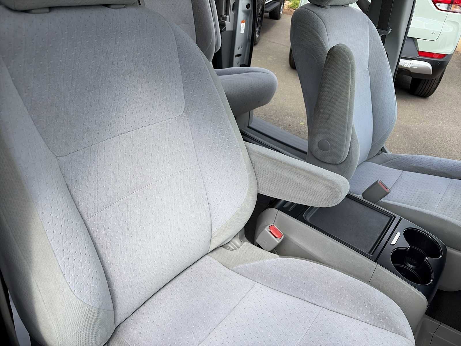 2020 Toyota Sienna LE Auto Access Seat