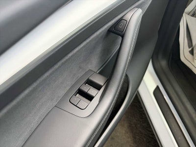 2025 Tesla Model Y Performance