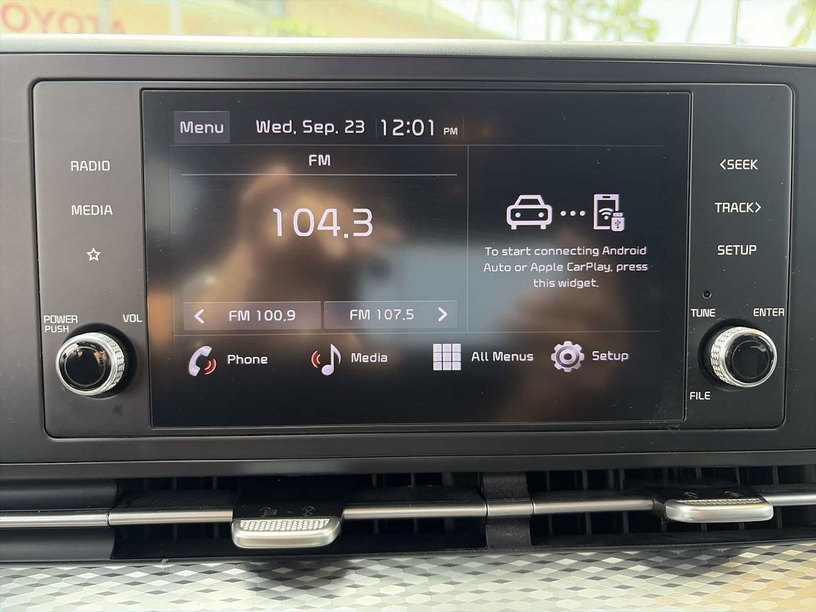 2024 Kia Carnival LX