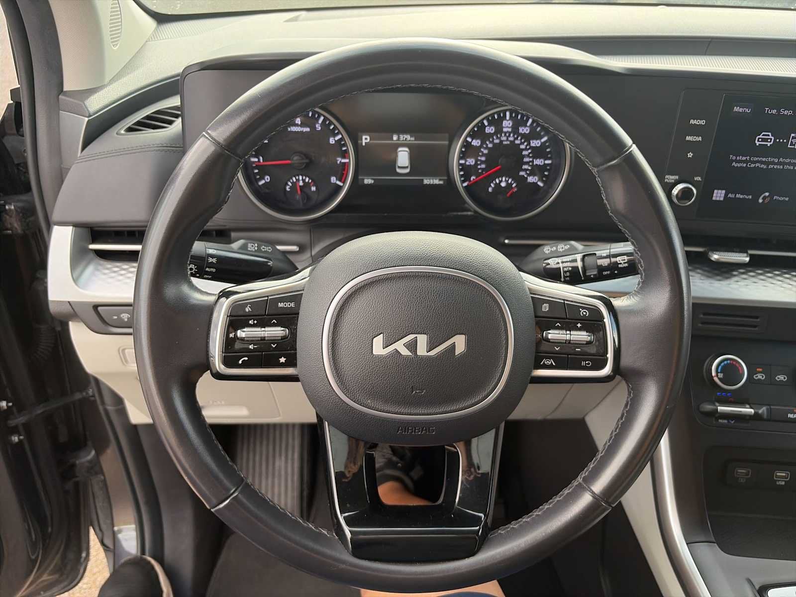 2024 Kia Carnival LX